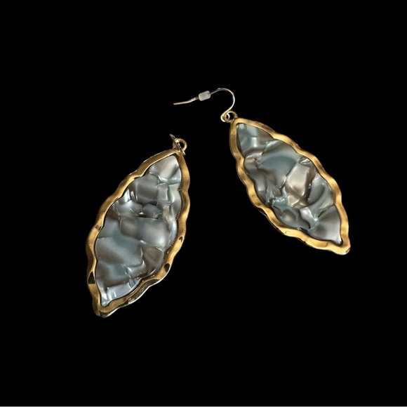 Stunning Marble printed gold Earring 3 inches. - Picture 8 of 12